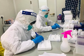  Hà Nội: Thêm 1.400 ca COVID-19, 500 ca cộng đồng