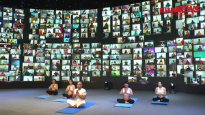 Video: 3.000 mẹ bầu tập Yoga trực tuyến 