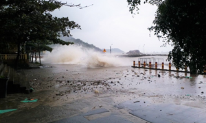 Bão Rai: Đảo Lý Sơn gió giật cấp 9, sơ tán gần 200 trăm hộ dân