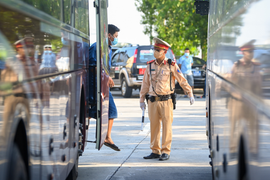 Từ 2022, ô tô kinh doanh vận tải không đổi biển số màu vàng sẽ bị phạt