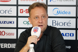 HLV Park Hang Seo đánh giá Thái Lan 'chưa có gì nổi bật', HLV Polking nói gì?