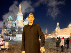 Người đàn ông cao nhất thế giới đến Nga tìm vợ theo lời đồn hấp dẫn về gái Nga