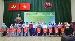 PVFCCo trao gần 20.000 phần quà 'Xuân yêu thương – Tết sẻ chia'