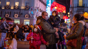 Chủng Omicron càn quét, loạt nước châu Âu lập kỷ lục ca mắc COVID-19 mới