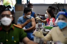 TP.HCM yêu cầu tiêm vaccine cho F0 vừa khỏi bệnh