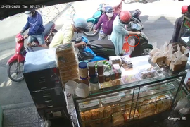 Video: Nhóm trộm dàn cảnh chuyện nghiệp ở TP.HCM