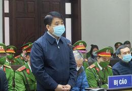 Luật sư của ông Nguyễn Đức Chung đề nghị mang vật chứng quan trọng vào phòng xử