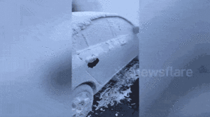 Video: Xe hơi bị đóng băng trong nhiệt độ -21 độ C ở Trung Quốc