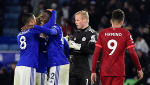 Salah đá hỏng phạt đền, Liverpool thất bại trước Leicester City