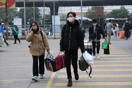 Nghỉ Tết Dương lịch 3 ngày: Người lao động chần chừ không dám về quê