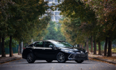 Toyota Camry mới: Xế xịn tầm trung của giới doanh nhân