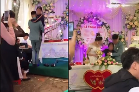 Rưng rưng cảnh chú rể bế mẹ lên sân khấu, cô dâu cũng có hành động gây chú ý