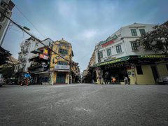 Ảnh: Hàng quán im lìm, trung tâm Hà Nội vắng vẻ ngày cuối năm 