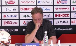 Video: HLV Polking bật khóc trong phòng họp báo sau trận Thái Lan vs Indonesia