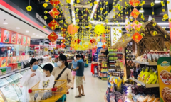 Dịch COVID-19, mua sắm online chưa thể ‘soán ngôi’ bán hàng trực tiếp
