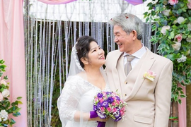 NSND Thanh Hoa tuổi 71: Ông xã chiều tôi như em bé