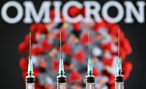 Nguy cơ nhập viện do nhiễm Omicron 'chỉ bằng 1/3 so với Delta'