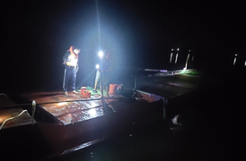 Trắng đêm mật phục, bắt quả tang tàu sắt hút trộm cát ở Hà Tĩnh