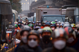 Ảnh: Người dân trở về sau kỳ nghỉ lễ, cửa ngõ Hà Nội ùn tắc kéo dài