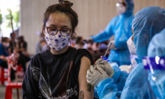 Vì sao một số người nổi hạch sau khi tiêm vaccine COVID-19 mũi 3?