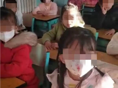 Không nghe bạn đọc thơ, học sinh bị cô giáo mắng 'biến đi'