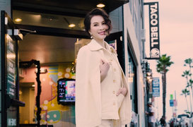 MC Thanh Mai khoe nhan sắc kiều diễm tuổi 48 trên đất Mỹ