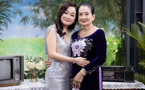 Con dâu tặng nhẫn kim cương hơn 2 tỷ đồng cho mẹ chồng trên sóng truyền hình