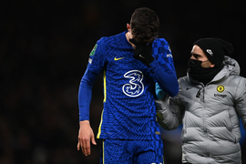 Tiền vệ Chelsea vẫn thi đấu dù bị gãy ngón tay