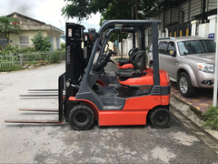 Nên chọn mua xe nâng điện đứng lái hay ngồi lái?