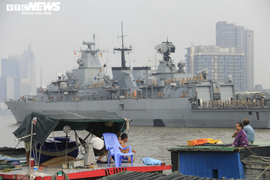 Ngắm khinh hạm Bayern của Hải quân Đức cập Bến cảng Nhà Rồng