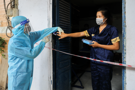 Hà Nội cấp phát thuốc cho F0 điều trị tại nhà thế nào?