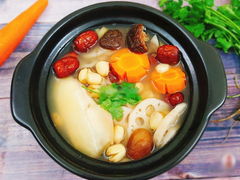 Học người Hoa món sườn heo hầm củ sen, táo đỏ để bồi bổ sau 1 tuần vất vả