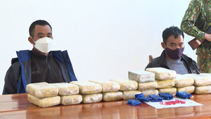 Video: Bắt 3 người, thu giữ 144.000 viên ma túy tổng hợp, 12 bánh heroin