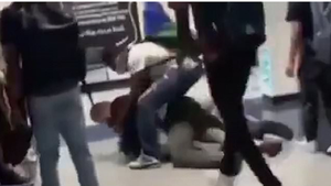 Đuổi việc giáo viên ẩu đả với học sinh