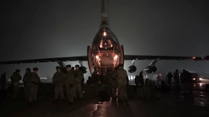 Cuộc không vận rầm rộ đưa lính dù Nga tới Kazakhstan