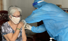 Quận đầu tiên tại TP.HCM hoàn thành tiêm vaccine phòng COVID-19 mũi 3