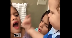 1001 kiểu nhổ răng nhớ đời của các bé