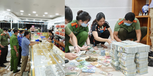 Công an khám xét một tiệm vàng ở An Giang do liên quan vụ buôn lậu