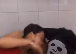 Chó đắp mặt nạ khiến chủ hết hồn