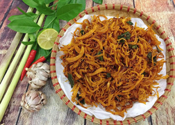 Cách làm khô gà lá chanh ăn Tết