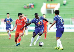 HAGL mạnh khi Kiatisak dám 'bật' bầu Đức