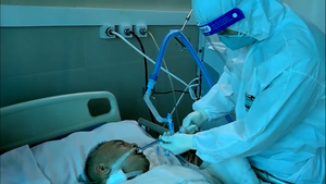 Video: Bên trong những khu điều trị bệnh nhân COVID-19 nặng Hà Nội