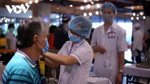 Tất cả người Việt Nam từ 18 tuổi trở lên đã tiêm ít nhất 1 liều vaccine COVID-19