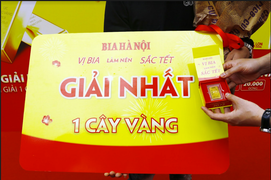Nhận thưởng 1 cây vàng, khách hàng mừng đón Tết tài lộc với CTKM của Bia Hà Nội