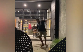 Thanh niên nhí nhảnh tự biến thành trò cười