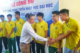 20 cầu thủ Học viện Nutifood JMG vào đại học