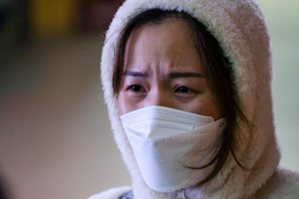 Bé gái 3 tuổi có đinh trong hộp sọ: 7 tháng sống với mẹ, 4 lần nhập viện