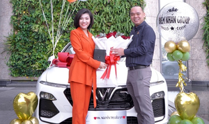 Tổng Giám đốc DNG Thái Phan Thanh Bình 'thưởng tết' xe ô tô cho nhân viên