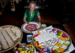 Ảnh: Cụ già 89 tuổi và món bánh Tết 'độc quyền' xứ Huế