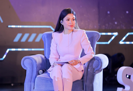 Nhan sắc biên tập viên VTV phỏng vấn nhiều chính trị gia nổi tiếng thế giới